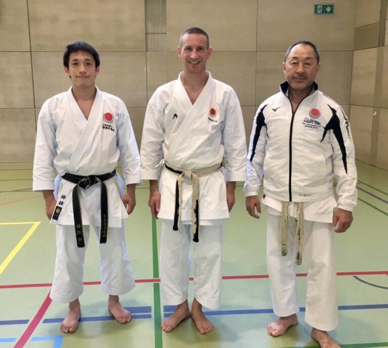 Read more about the article Beni Roos besteht Prüfung zum 4. Dan